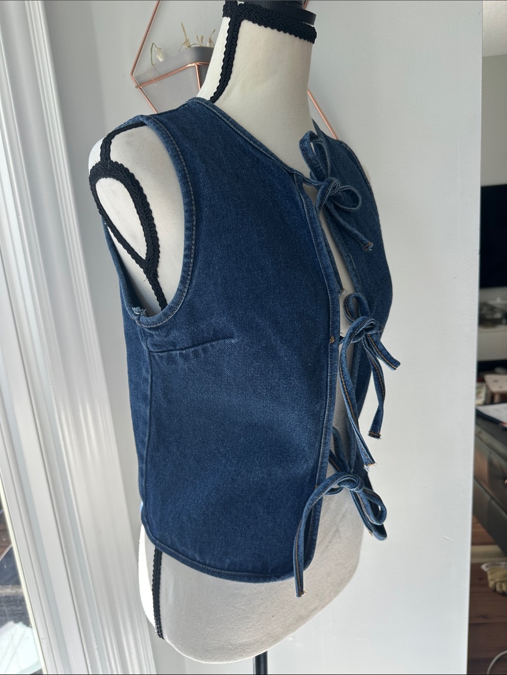 Cottagecore Feminine Sleeveless Jean Denim Tie-Front Vest in Dark Blue Sz Small - Picture 4 of 6